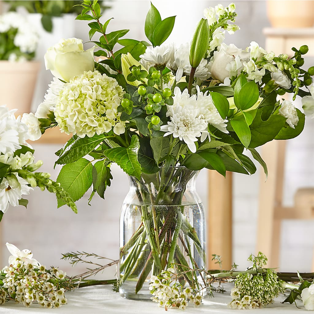 Classic Ivory – A Florist Original – Grass Valley Florist, Grass Valley CA